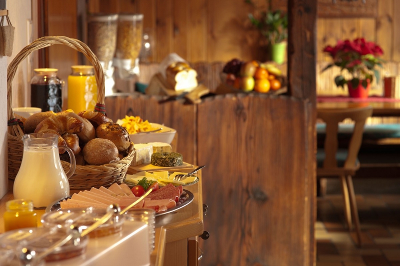 boulangerie-CASTELLAR-min_breakfast_buffet_food_restaurant_meal_hotel_plate_fresh-718745